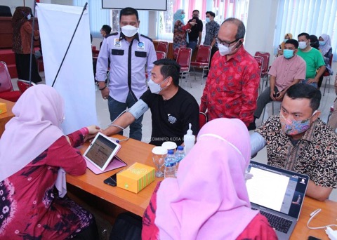 Diskominfo Kota Palembang Lakukan Vaksinasi Kepada Seluruh Pegawai
