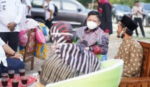 Bupati OKU Timur H.Lanosin Tanggapi Keluhan Petani Di Kecamatan Martapura