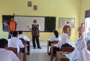 Kadin Pendidikan Provinsi Sumsel Pantau Langsung kegiatan PTM Di SMAN 2 Martapura