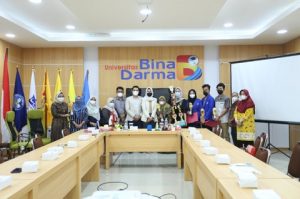 Tujuh Pemenang BP Competition Dapat Hadiah dari Rektor Sunda Ariana