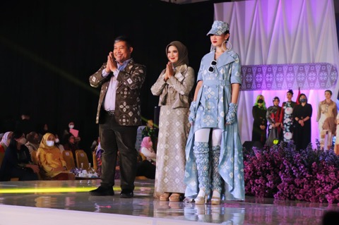Pesona Gambo Muba Semarakkan Kriya Sriwijaya Fashion Parade