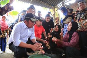 Herman Deru Apresiasi Inisiatif Masyarakat Desa Merah Mata Kembangkan Komoditi Laos