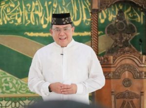 Bupati Dodi Reza dan Keluarga Salat Idul Adha di Rumdin