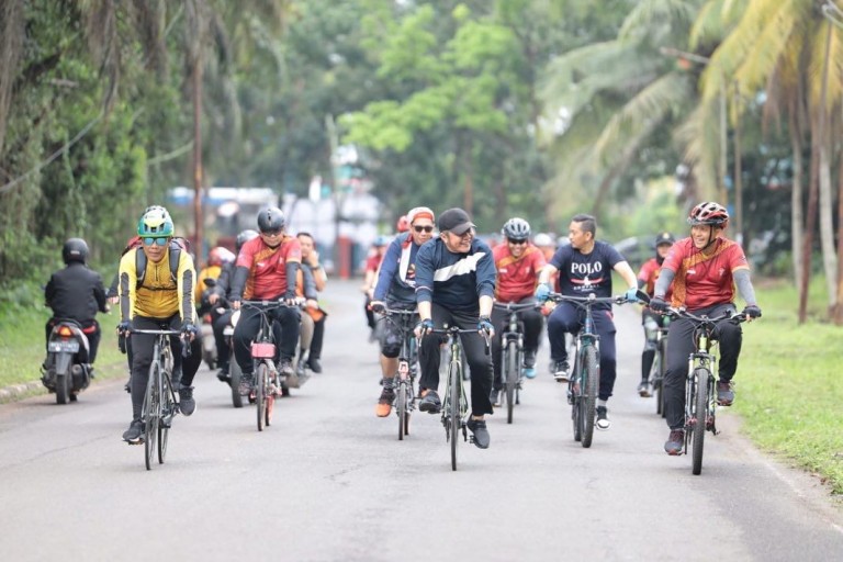 Meriahkan HUT TNI ke 77, Herman Deru Gowes Bersama Forkopimda Sejauh 10 KM