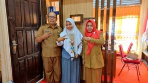 Kado Terbaik Jelang Hari Guru, Siswi SMAN 2 Martapura Raih Juara Satu Pisa'an Tingkat Kabupaten OKUT