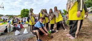 MPLS 2022 SMA Negeri 2 Martapura, Ajak Siswa Tanam Pohon Bersama