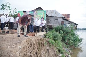 Fasilitasi Warga Bantaran Sungai, Dodi Reza Sediakan 50 Rumah
