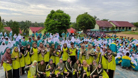 Hari Kebangkitan Nasional, SMA Negeri 2 Martapura Gelar Jalan Sehat Keliling Lingkungan Sekolah