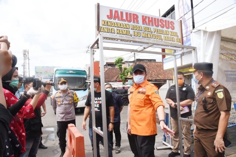 Tangani Covid,  Herman Deru Pantau Perbatasan Sumsel - Bengkulu hingga Jambi