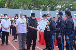 Warek III Bina Darma Dianugerahi Pembina Olahraga Berprestasi dan Berdedikasi