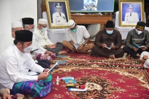 Herman Deru Kenang Sosok Alm Prof Mahyuddin yang Edukatif dan Menghibur 