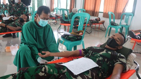 Meriahkan HUT Armed TNI AD ke 76, Batalyon Armed 15/105 Tarik Martapura Adakan Donor Darah