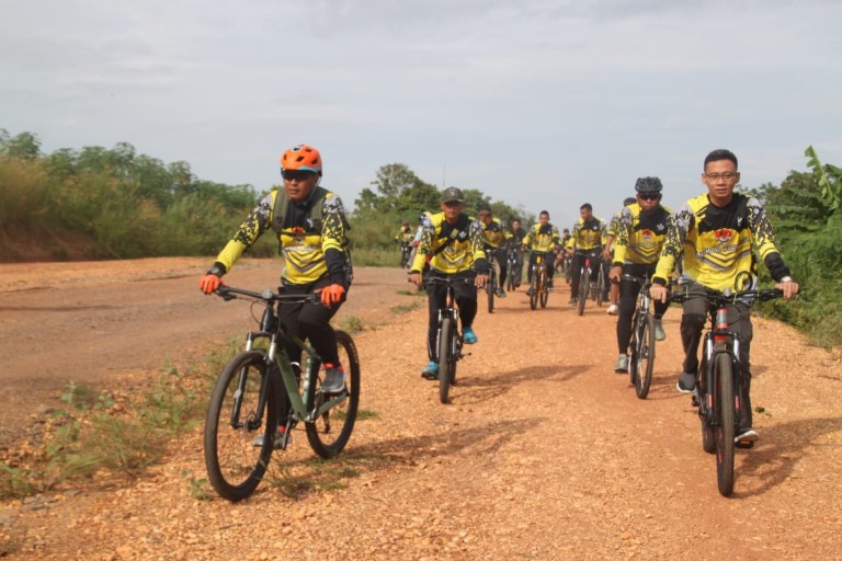 Peringati HUT Korp Armed TNI AD, Yonarmed 15/105 Tarik/Cailendra Gelar Fun Bike Hingga Bakti Sosial