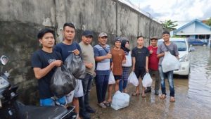 Palembang Dikepung Banjir, Gerindra Bagikan Ribuan Nasi