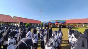 Perwakilan Guru Se- kecamatan Martapura Ikuti Upacara peringatan Hut PGRI Ke 76