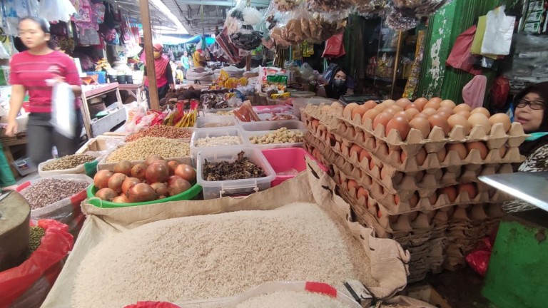 Harga Minyak Goreng Di Pasar Martapura Mengalami Kenaikan