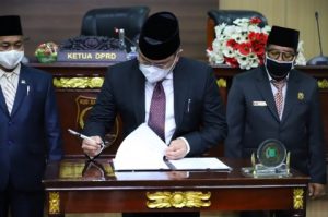 Bupati Muba DRA Bersama Ketua DPRD Tandatangani Persetujuan 5 Perda