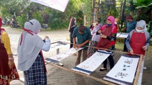 Kunjungan Virtual Ala Mahasiswa Vokasi Universitas Brawijaya Ke-Soendari Batik dan Art Kota Malang