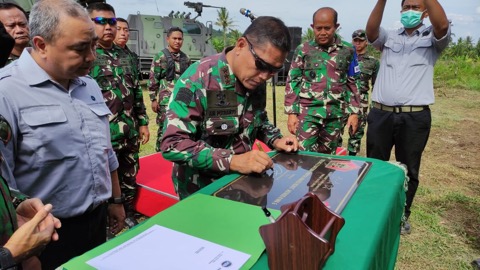 Dankodiklat Letjen TNI AM Putranto Resmikan Langsung Lapangan Tembak Steling 25 Roket Astros II MK 6