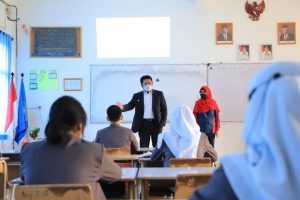Herman Deru Tinjau Penerapan Prokes PTM  Dua Sekolah di Palembang 