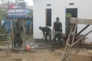 Pengecoran Lantai Teras Rumah Kalena Terus Dikerjakan Satgas TMMD Kodim 0418 Palembang