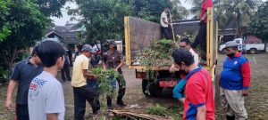Bantu Warga Gotong Royong, Babinsa Kelurahan Sialang Terima Apresiasi