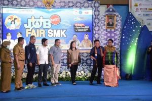 Herman Deru : Tambah Keahlian Para Siswa  SMK Cara Efektif Cetak Lulusan  Siap Kerja. Buka Job Fair Akbar Sumsel 2022