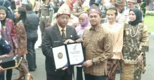 Peduli Sejarah dan Budaya, Mang Dayat  Raih Penghargaan di Hari Sumpah Pemuda di Palembang