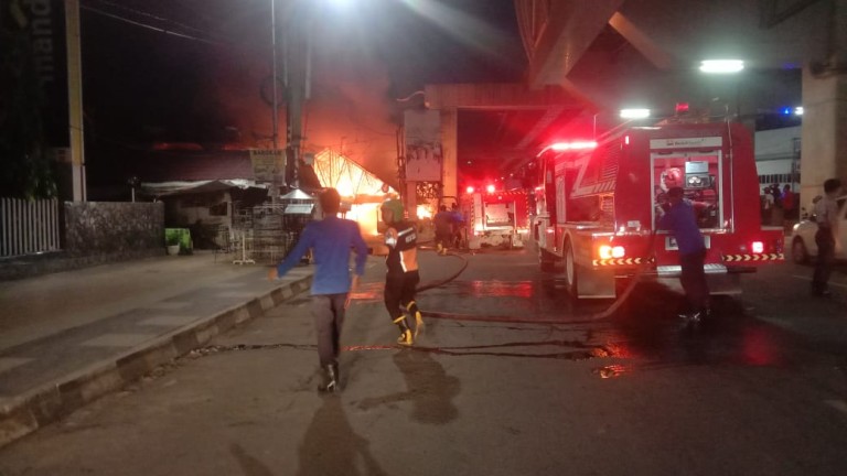 Pasar Cinde Palembang Terbakar