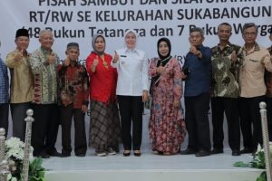 Beri Apresiasi, Fitri Hadir Langsung dalam Pisah Sambut Ketua RT RW di Sukabangun