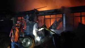 Dua Rumah di Komplek TNI AL Arafuru Palembang Terbakar