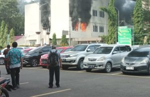 Breaking News! Gedung Politeknik Negeri Sriwijaya Terbakar