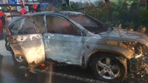 Diduga Korsleting Listrik, Mobil Honda CRV Terbakar di Jalan Demang Lebar Daun