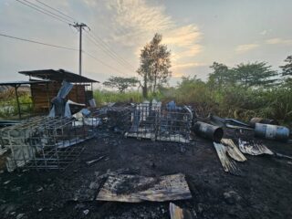 Tempat Penyimpanan Minyak Ilegal di Keramasan Terbakar, Polisi Amankan Dua Mobil Truk