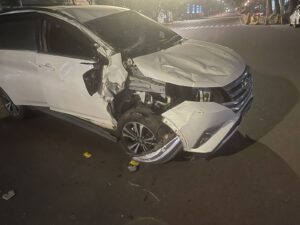 Kecelakaan di Pom 9, Hancurkan Dua Mobil Pribadi Satu Diantaranya Milik PNS
