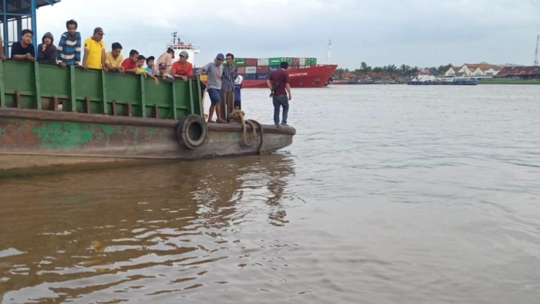Prabowo Subianto Tewas Terseret Arus Sungai Musi