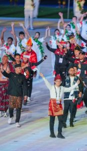 Deru Bangga ketua kontingen Indonesia Promosikan Baju Adat Sumsel Pada Defile Opening Ceremony SEA Games 2023