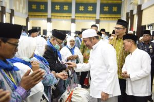 HD Lepas Keberangkatan 360 Orang Jemaah Calon Haji Keloter 1 Asal Sumsel Menuju Tanah Suci