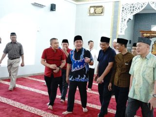 Berbagi di Hari Raya Idul Adha 1444 H, Gubernur Herman Deru Serahkan Sapi Qurban ke Sejumlah Masjid 