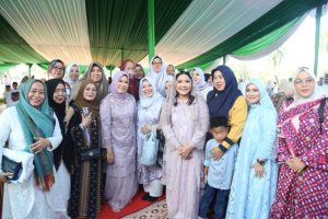 Gubernur dan Wagub Sumsel Sholat Ied Berjamaah Bersama Ribuan Umat Muslim Palembang di Halaman Griya Agung