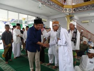 Safari Jum'at di Masjid Hibatul Haqqi 2 Ilir, Herman Deru Ingatkan Pentingnya Rasa Ikhlas Memakmurkan Masjid
