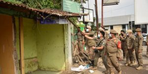 Pemkot Bongkar 30 Kios Pedagang Liar di Jalan Banten