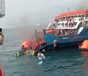 Breaking News!! Kapal Feri Terbakar di Perairan Merak Banten