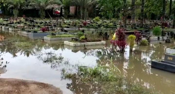 TPU Kebun Bunga Terendam Banjir, Pengelola: Akibat Sampah Rumah Tangga