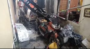 Kebakaran di Jalan Kapten Robani Kadir, Dua Motor Matic Hangus Terbakar