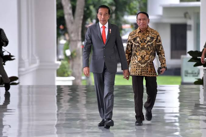 Jokowi Sebut Menpora Amali Sudah Mundur Secara Informal
