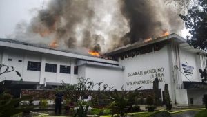 Breaking News! Balai Kota Bandung Terbakar