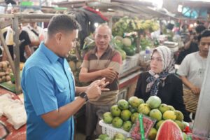 Peringatan Harpelnas, Dirut BPJS Ketenagakerjaan Sapa Pedagang Pasar dan Pekerja Disabilitas di Lampung