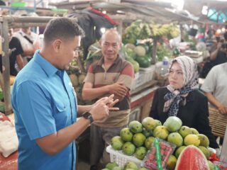 Peringatan Harpelnas, Dirut BPJS Ketenagakerjaan Sapa Pedagang Pasar dan Pekerja Disabilitas di Lampung