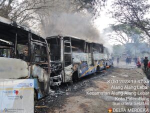 Kapolsek Sukarami: 12 Mobil Bus Transmusi yang Terbengkalai Selama 5 Tahun Lalu Terbakar